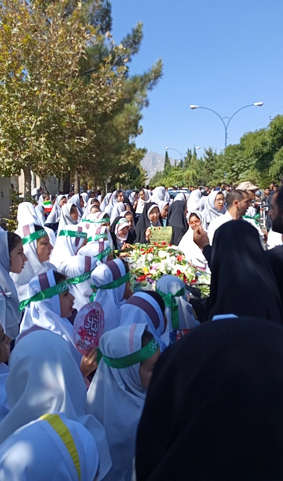 تشیع پیکر شهید حسن شم آقایی ده آبادی در مدارس 
