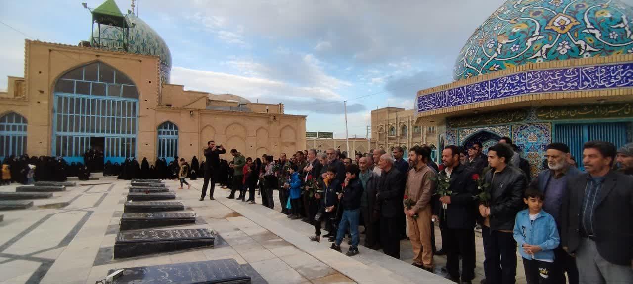 آیین غیار روبی وعطر افشانی مزار مطهر شهدا در شهرستان هرند