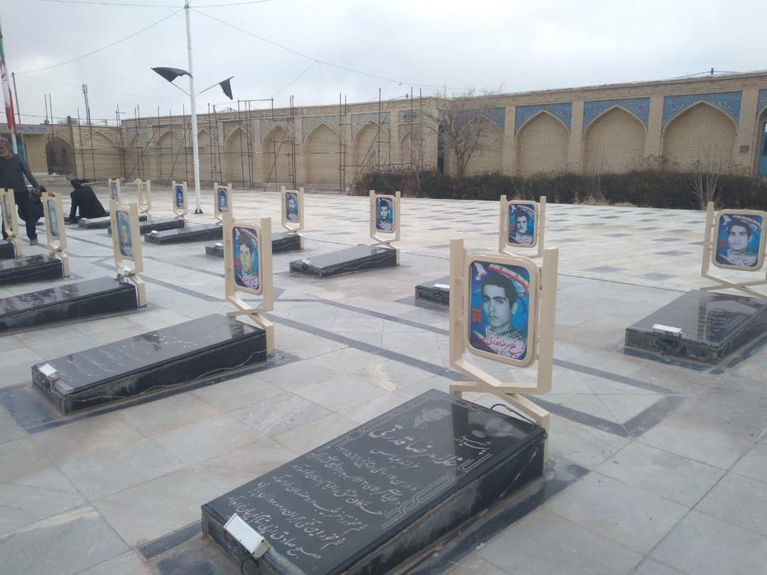 نصب تمثال و تصاویر مبارک شهدای دهستان امامزاده عبدالعزیز شاتور به