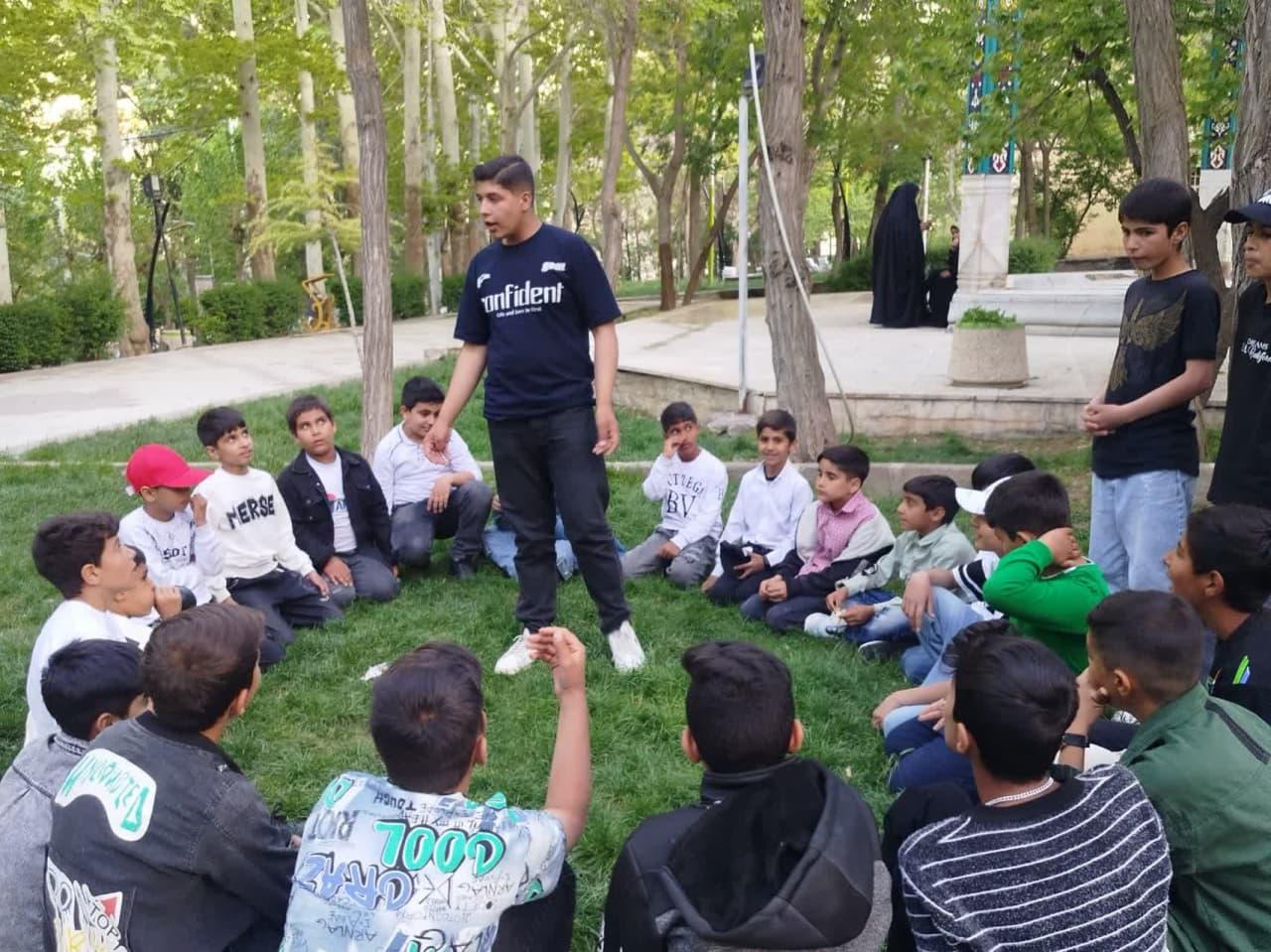 برگزاری حلقه صالحین در جوار قبور مطهر شهدای گمنام در خوانسار