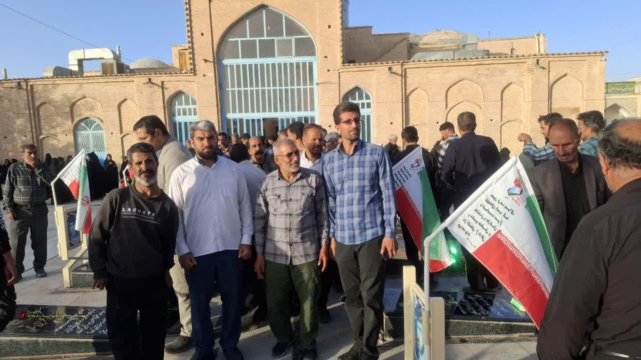 عطر افشانی مزار مطهر شهدای امامزاده عبدالعزیز (ع) شاتور
