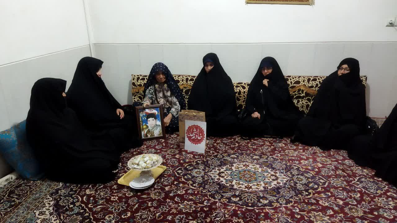دیدار با مادر شهید گرانقدر عباس توکلی در روستای شاتور 