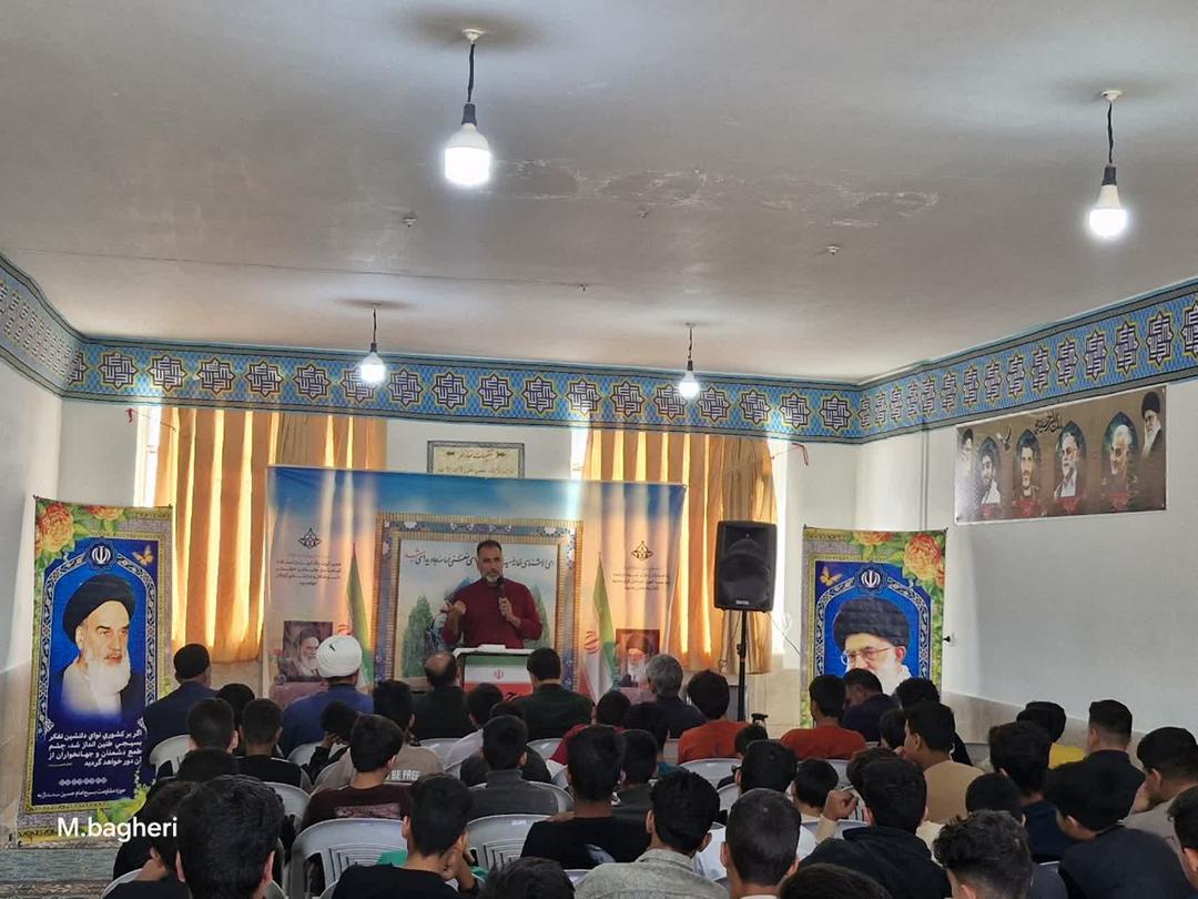 یادواره شهدای دانش آموز به مناسبت هفته بسیج دانش آموزی 