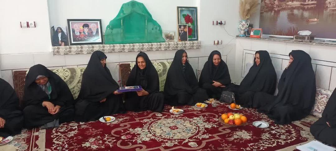 دیدار شورای پایگاه با خواهر شهید محمد قاسمی و تکریم و تعظیم از مقام شامخ شهدا