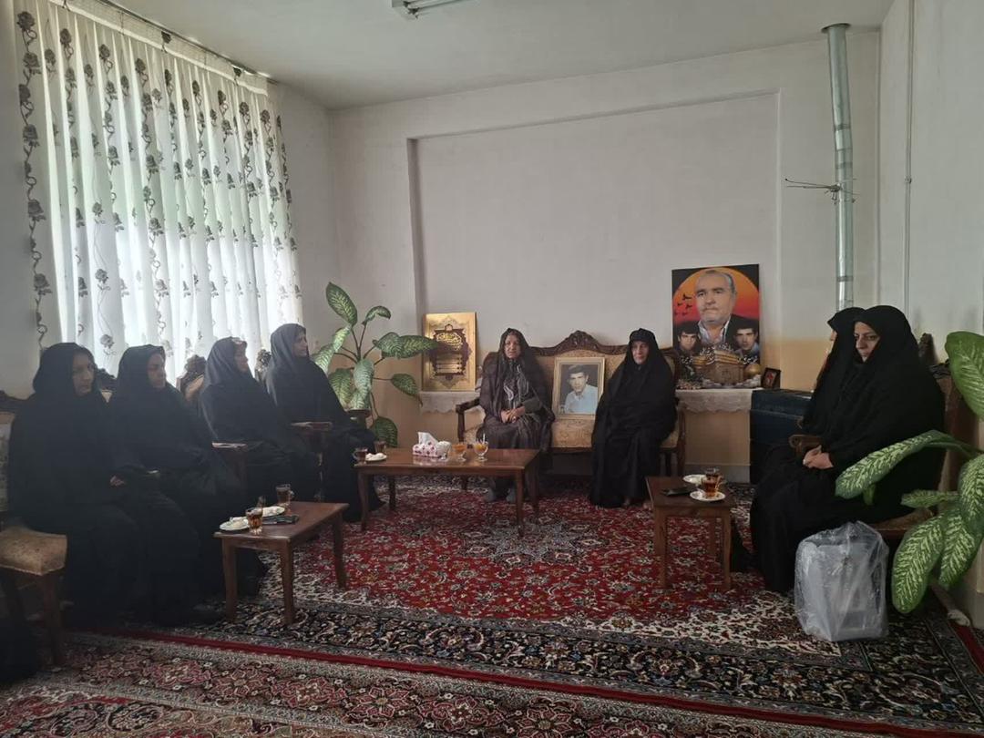 دیدار شورای پایگاه  مطهره سیان با خواهر و مادر شهید حسین قاسمی و ادای احترام به مقام والای شهید