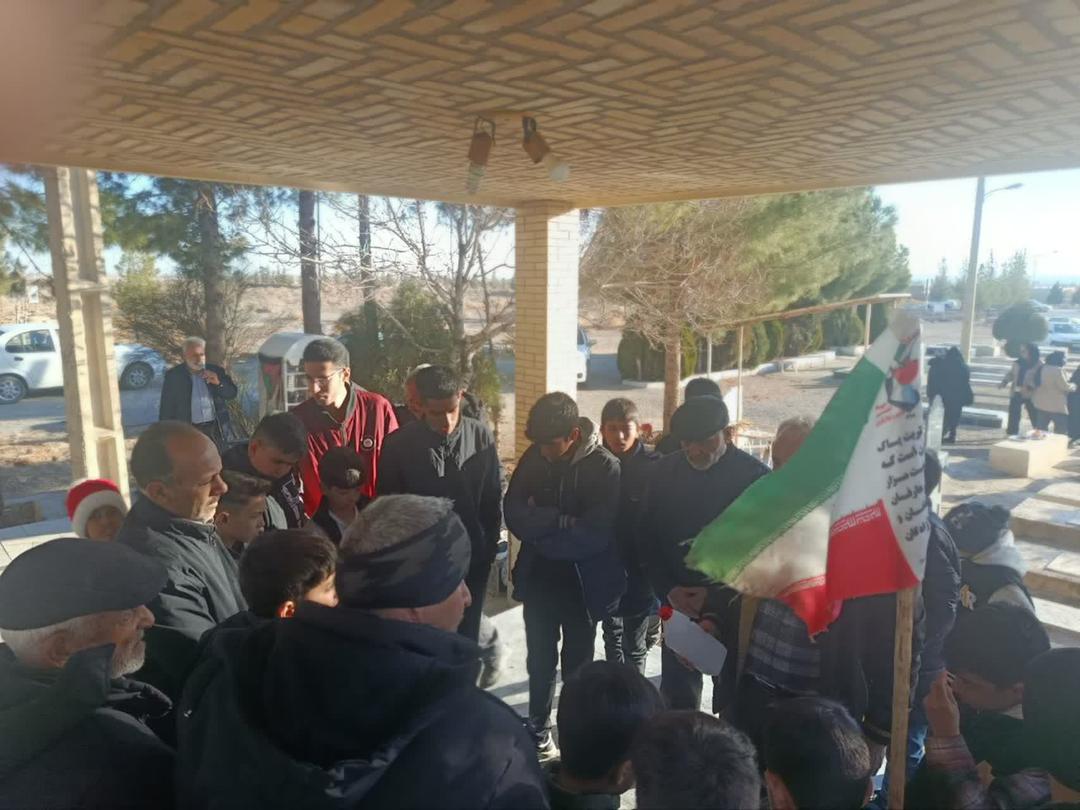 مراسم عطر افشانی مزار شهدای روستای قهی 