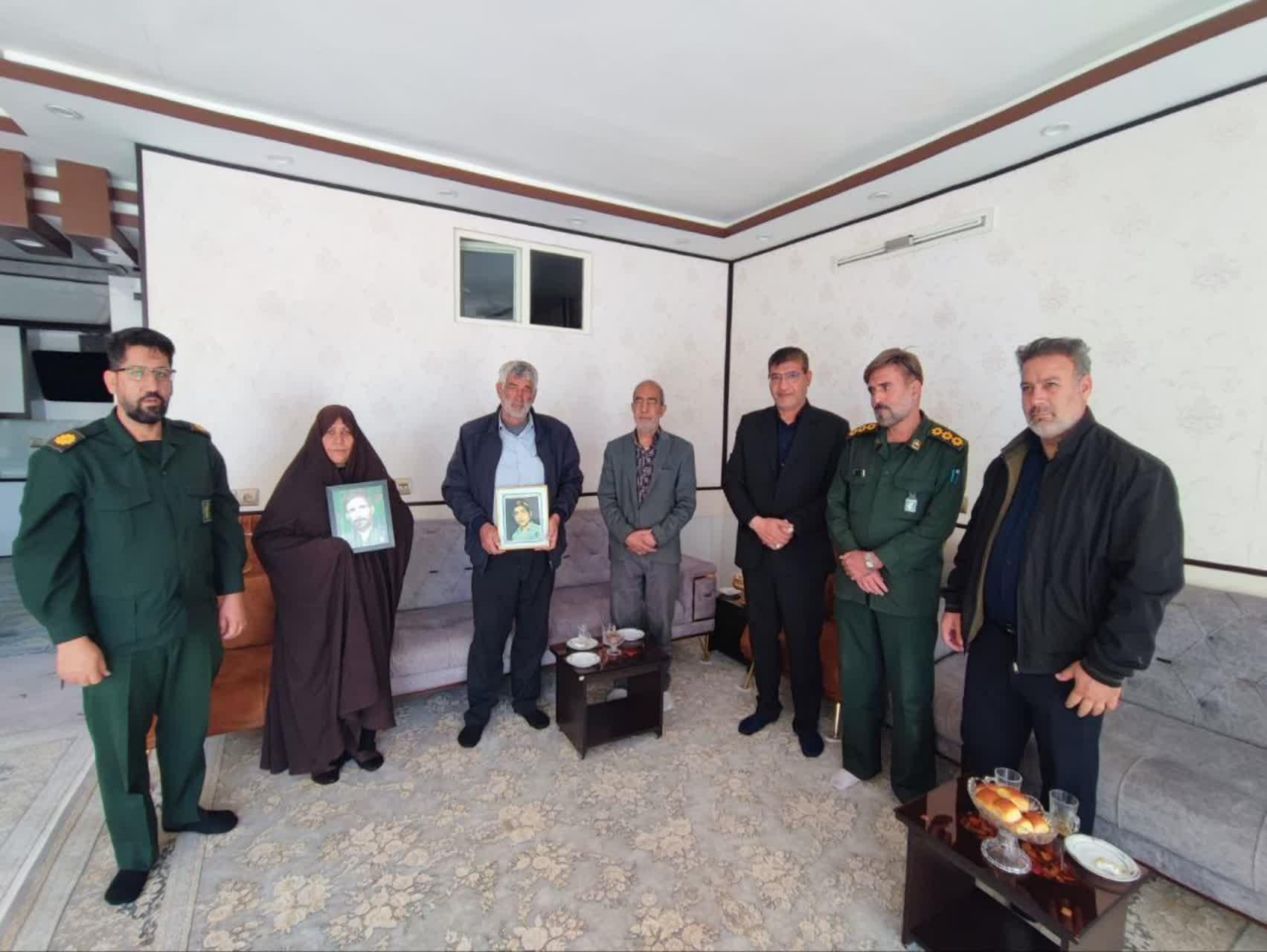 دیدار از خانواده های شهدای شهر اژیه