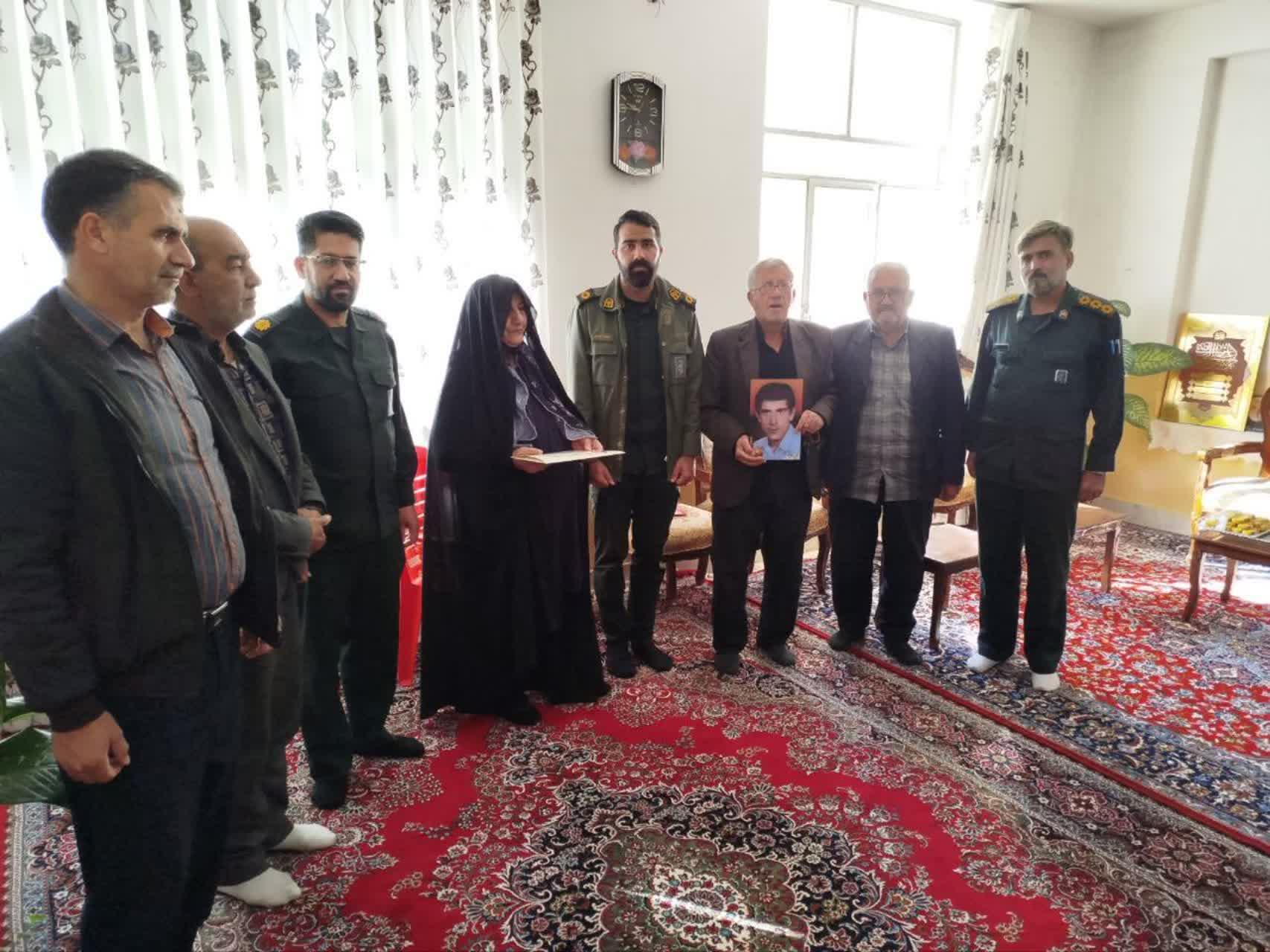 دیدار یا خانواده شهید حسین قاسمی ولی الله از شهدای روستای سیان