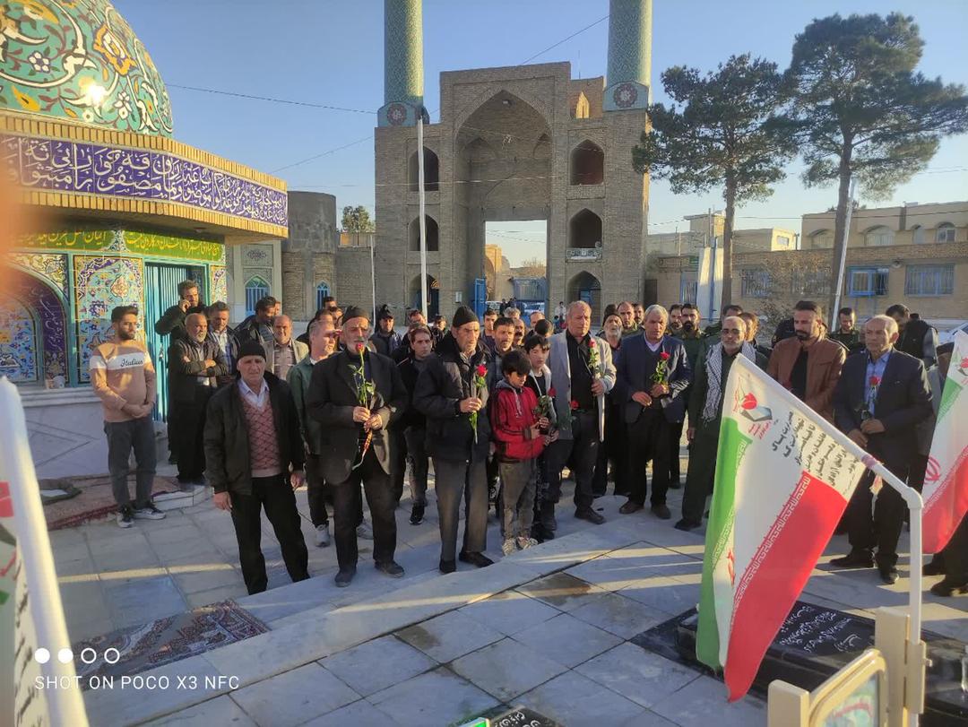 آیین غیار روبی وعطر افشانی مزار مطهر شهدا در روستای شاتور