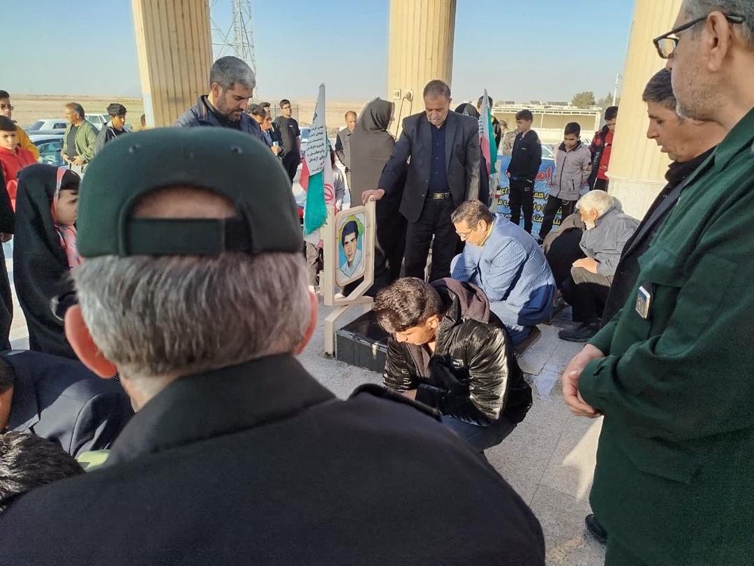آئین غبارروبی و عطر افشانی و گلباران مزار۵شهیدروستای سیان