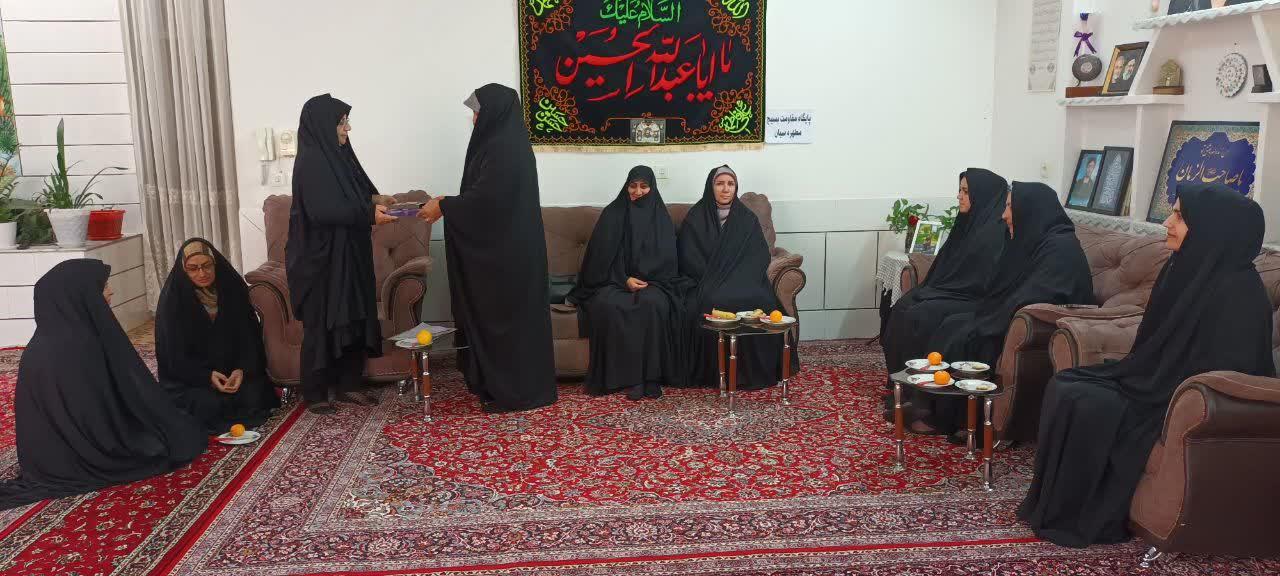 به مناسبتروز زن دیدار با خانواده شهید قاسمی در روستای سیان