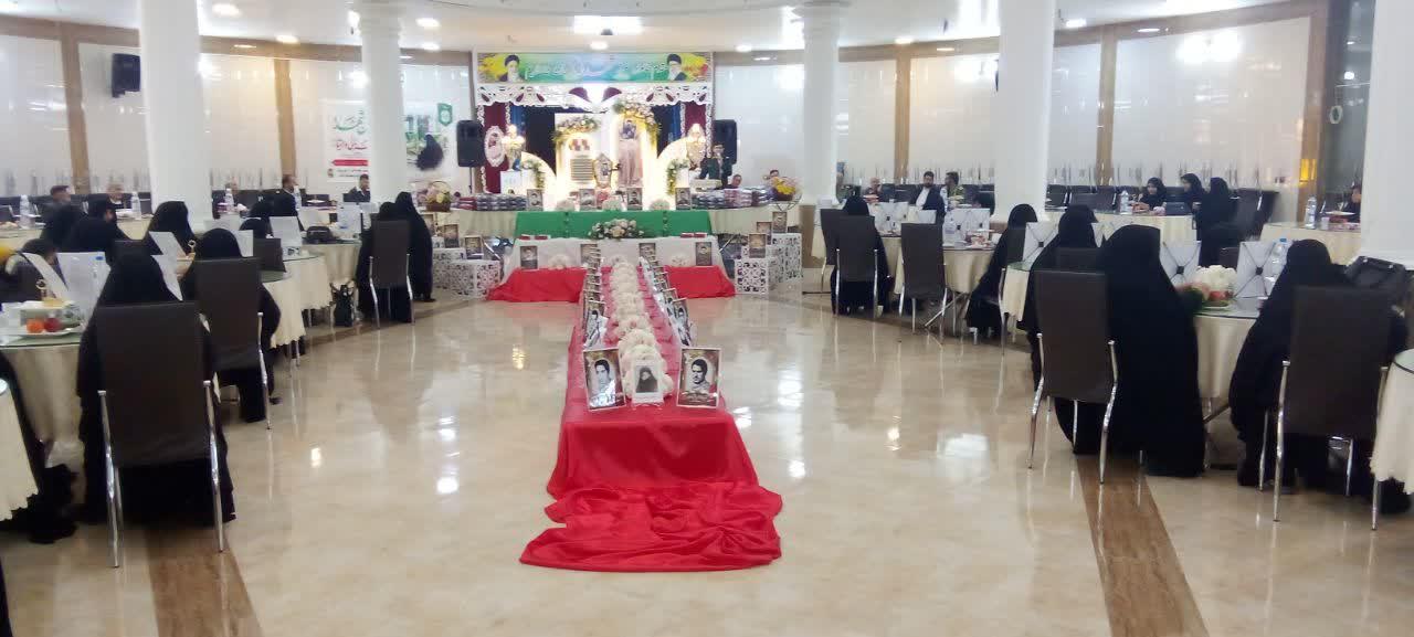 مراسم تجلیل از مادرا و همسران شهدای شهرستان هرند